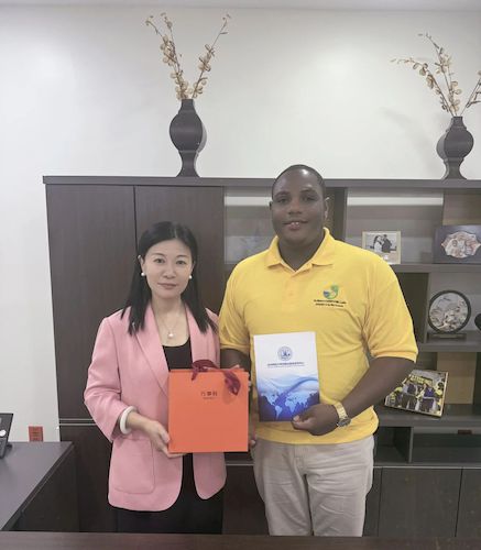 杭州师范大学加勒比研究中心主任拜访安提瓜和巴布达农业、土地与蓝色经济部长安东尼·史密斯阁下