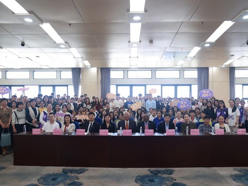 安提瓜和巴布达卫生环境部部长莫尔温·约瑟夫 和首相办公室幕僚长莱昂内尔·A. 赫斯特来我院开展文化交流活动